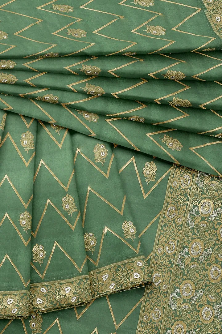 Beautiful Banarasi silk saree with zig-zag weave design