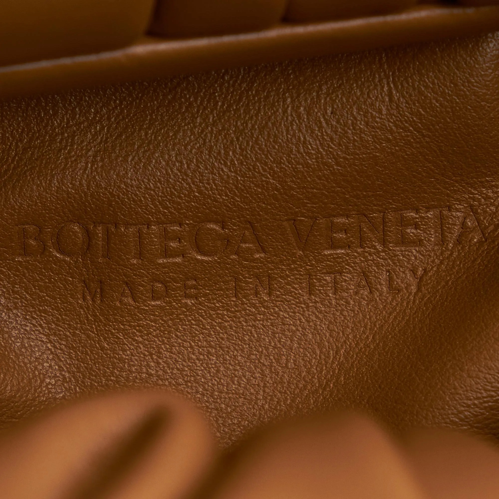 Bottega Veneta Medium The Shoulder Pouch (SHG-EtLGSW)