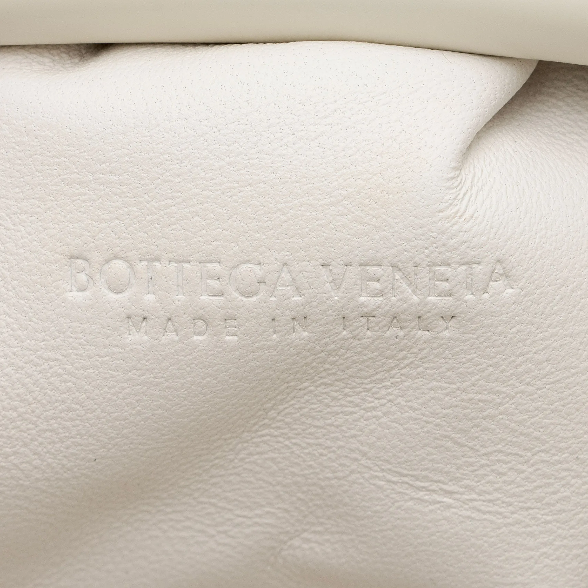 Bottega Veneta Patent Calfskin Mini Pouch (SHF-VdaaY4)