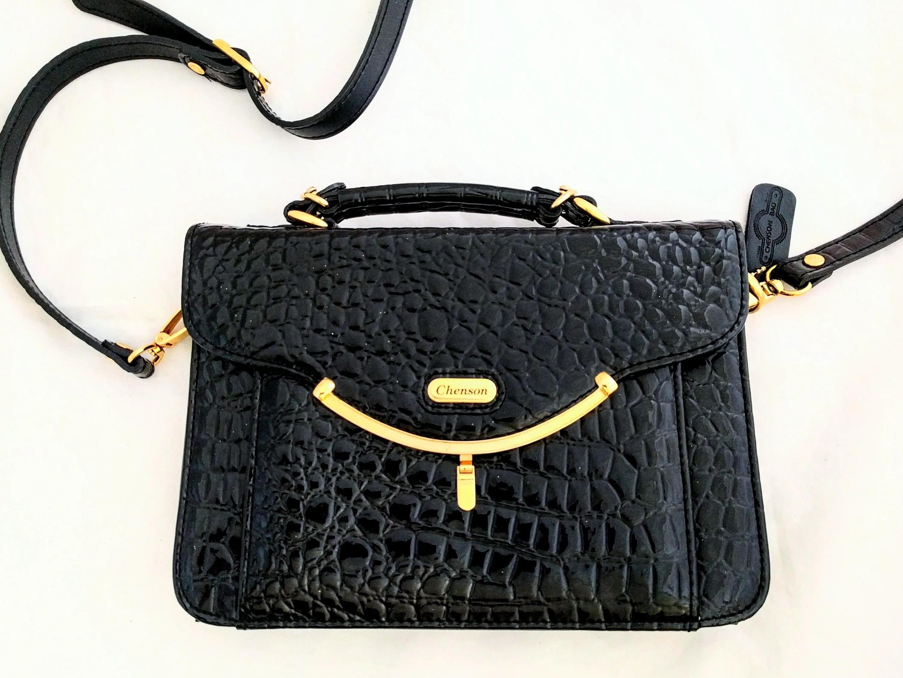 Chenson Black Embossed Leather Handbag – Crocodile-Embossed Shoulder Bag with Removable Strap, 1980s Designer Purse