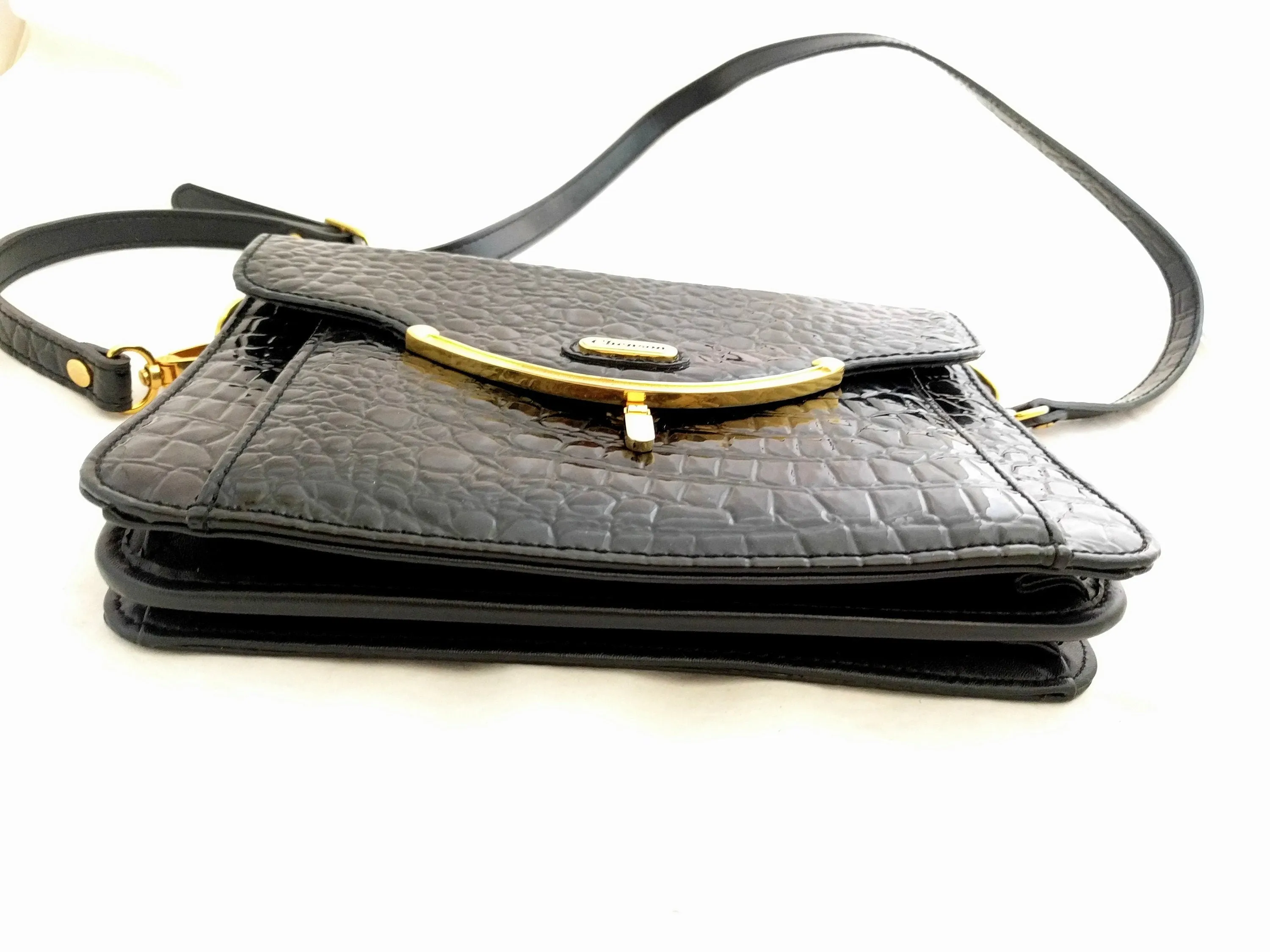 Chenson Black Embossed Leather Handbag – Crocodile-Embossed Shoulder Bag with Removable Strap, 1980s Designer Purse