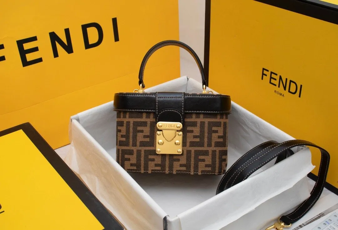 EN   Designer bags by Fendi 023