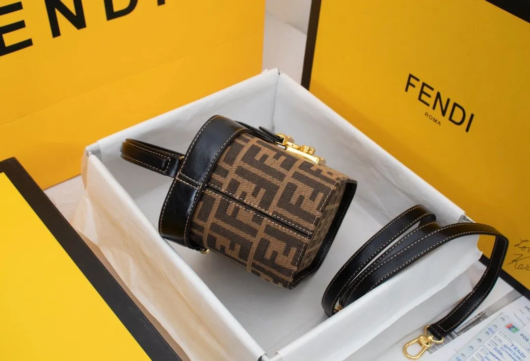 EN   Designer bags by Fendi 023