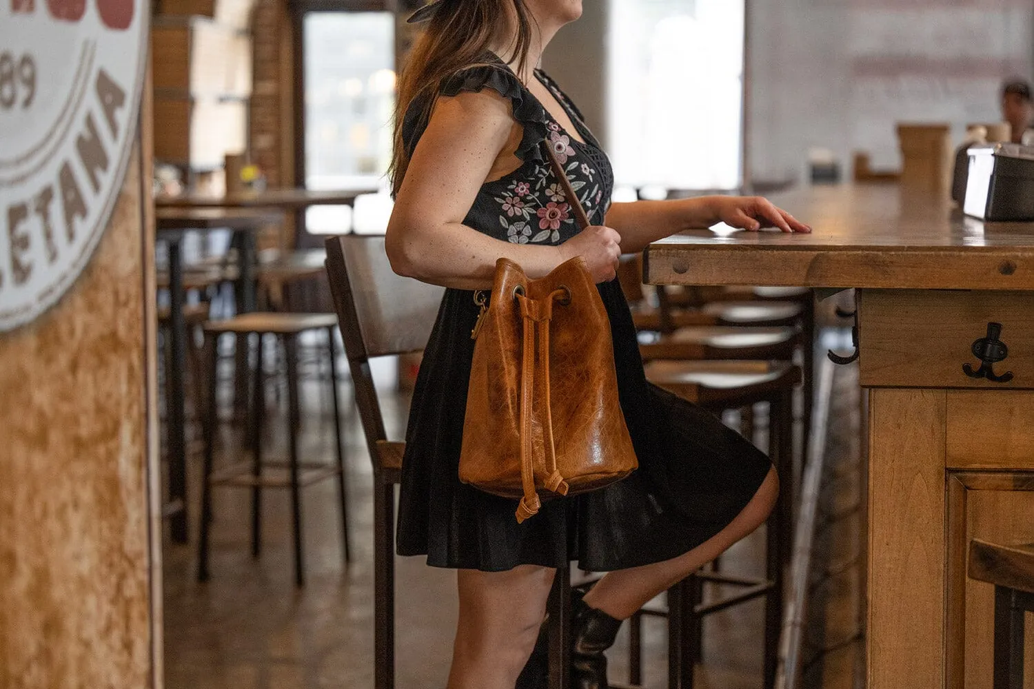 LEATHER BUCKET BAG - LARGE - PEANUT BISON