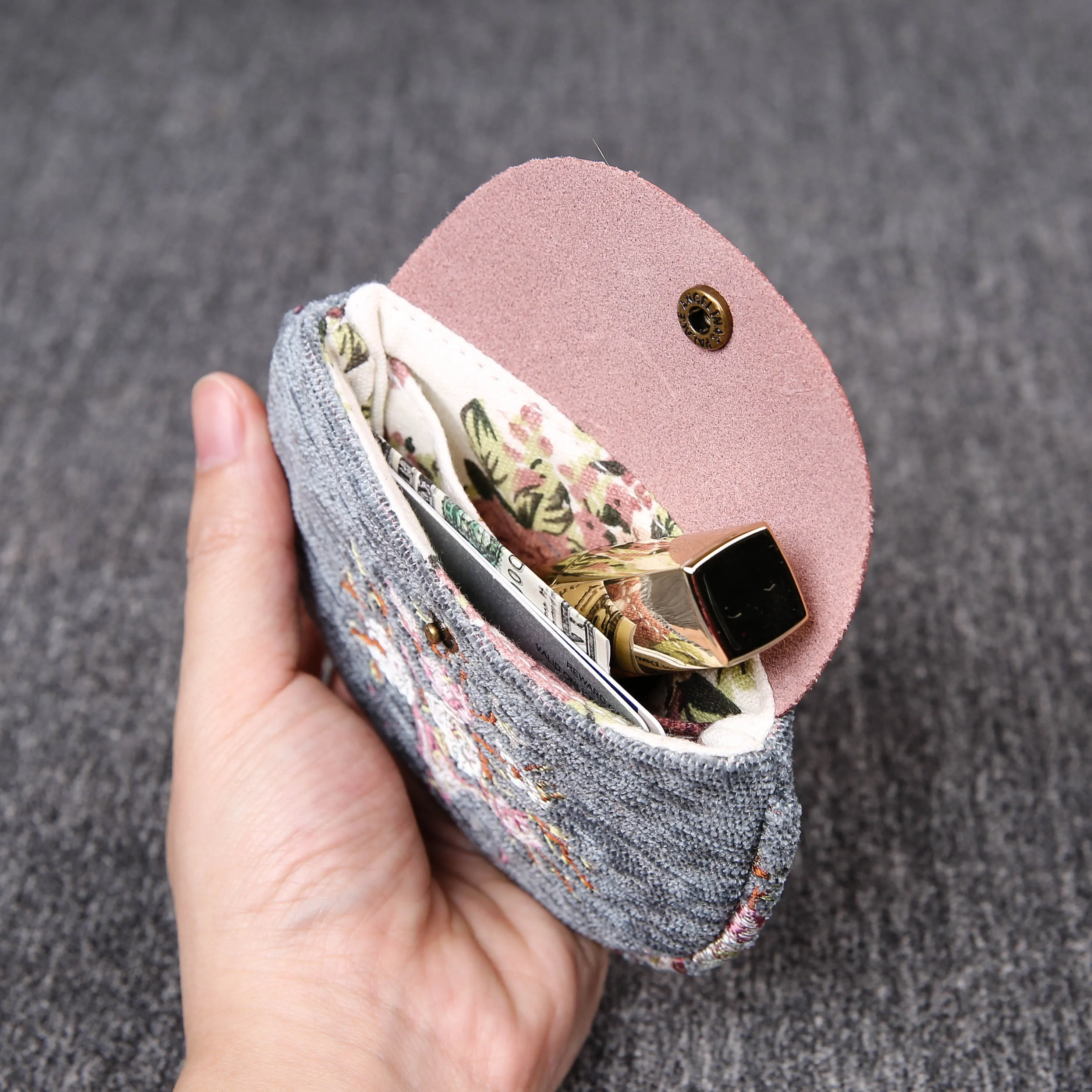 Minimalist Style Leather Carpet Coin Purse<br>Bouquet Pattern