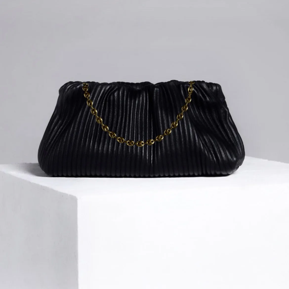 Roll 20 Corrugated Black Clutch