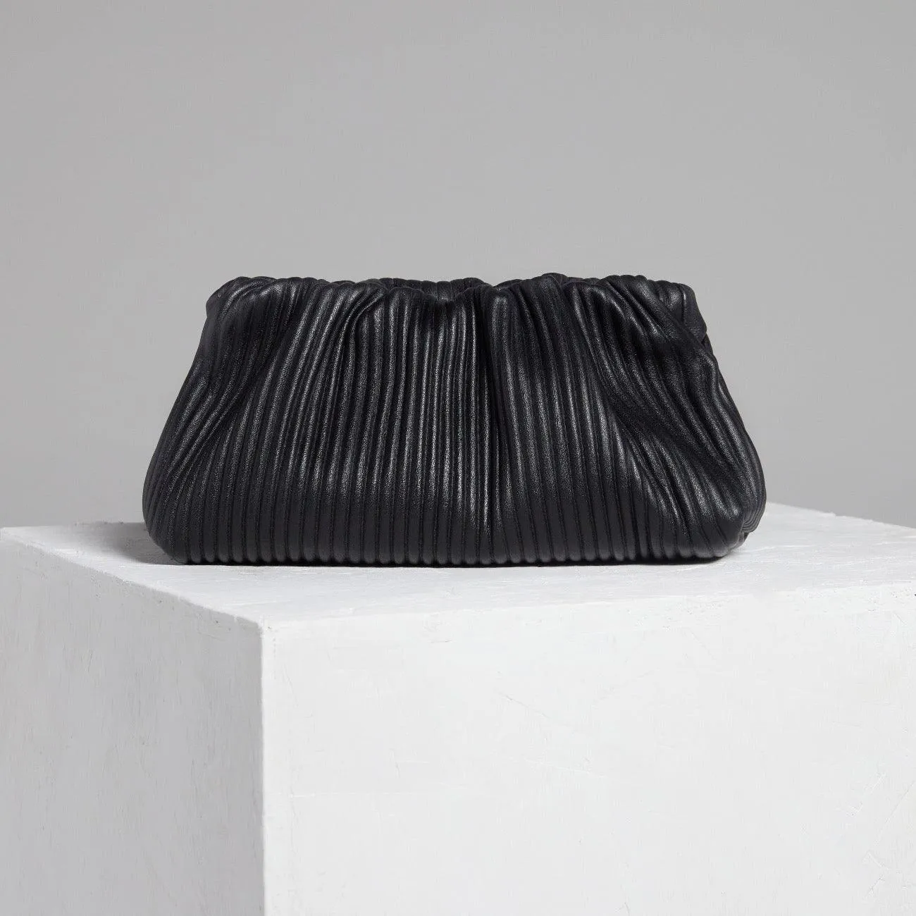 Roll 20 Corrugated Black Clutch