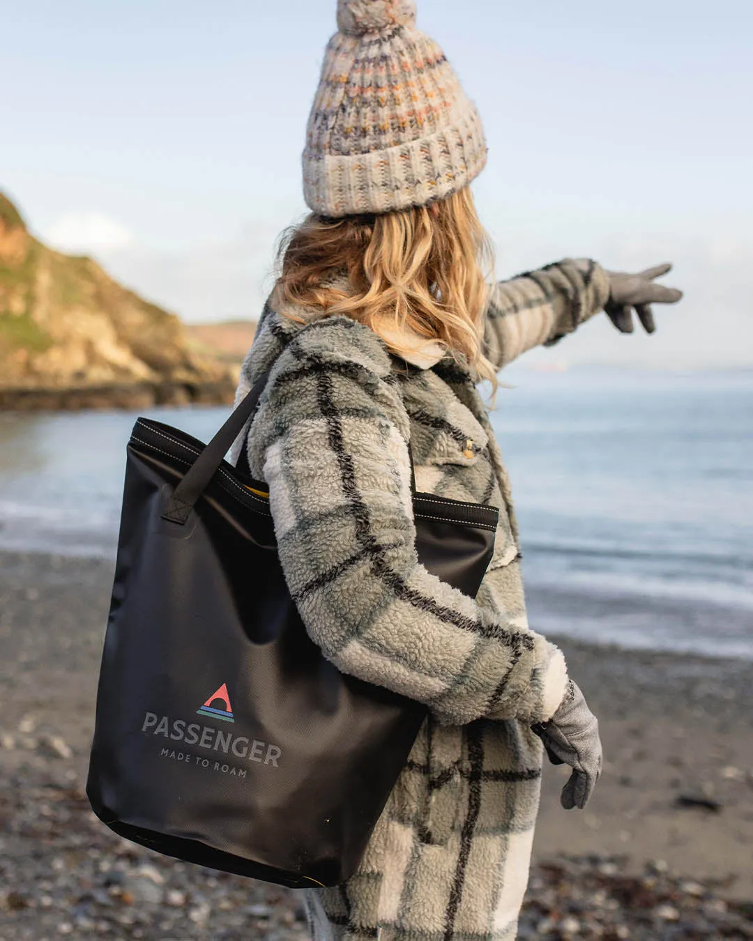 Tide Recycled 20L Bucket Bag - Black